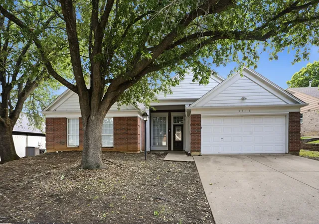 Photo 1 of Sale Pending at 5316 Signal Peak Dr, Arlington, TX 76017 | MLS# 21282256 | Listing updated on 2026-07-16