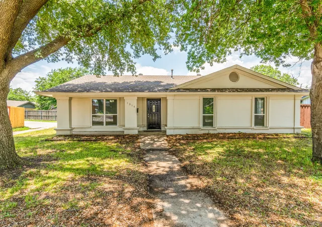 Photo 1 of Single family home for sale at 1317 Mt Vernon Dr, Mesquite, TX 75149 | MLS# 21283239 | Listing updated on 2026-07-17