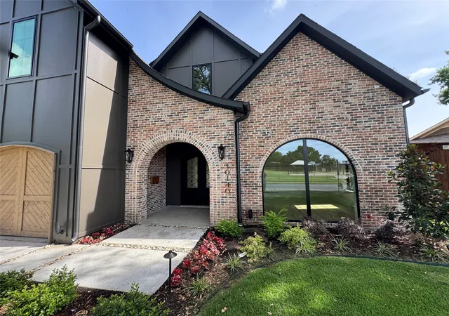 Photo 2 of Single family home for sale at 10140 Lakemere Dr, Dallas, TX 75238 | MLS# 21283326 | Listing updated on 2026-07-21