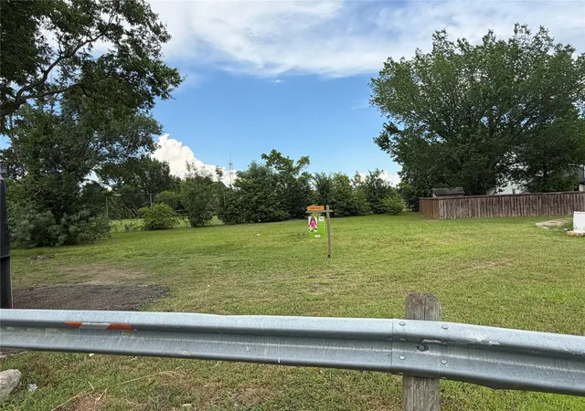 Land for sale at 10333 Abraham Rd, Dallas, TX 75227 | MLS# 21277197