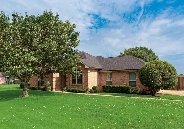 Photo 1 of Sale Pending at 517 Hiwasee Rd, Waxahachie, TX 75165 | MLS# 21283246 | Listing updated on 2026-07-27