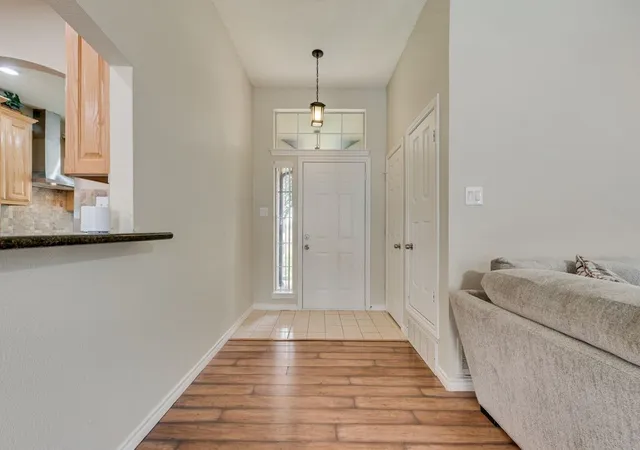 Photo 4 of Sale Pending at 517 Hiwasee Rd, Waxahachie, TX 75165 | MLS# 21283246 | Listing updated on 2026-07-27