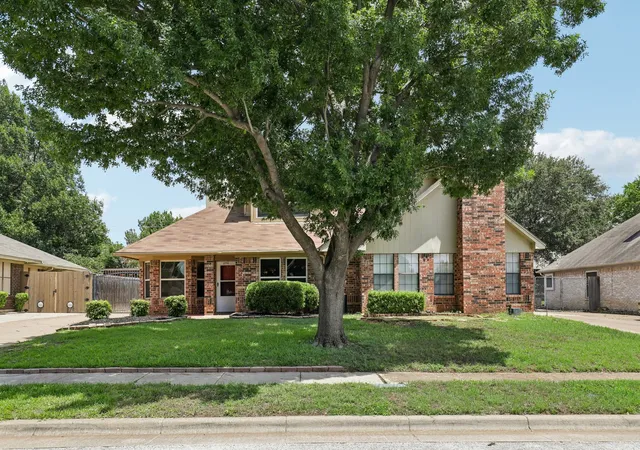 Homes for sale in Euless, TX | 2710 Newkirk Ct, Euless, TX 76039 | MLS# 21280682