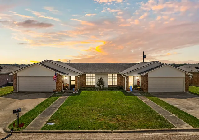 Homes for sale in Hillsboro, TX | 412 / 414 Bond St, Hillsboro, TX 76645 | MLS# 21254793