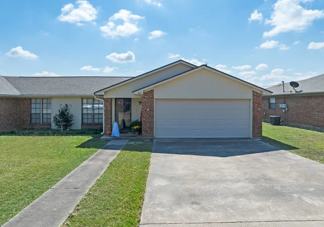 Homes for sale in Hillsboro, TX | 412 / 414 Bond St, Hillsboro, TX 76645 | MLS# 21254793