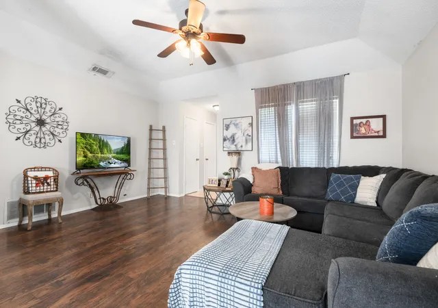 Homes for sale in Hillsboro, TX | 412 / 414 Bond St, Hillsboro, TX 76645 | MLS# 21254793
