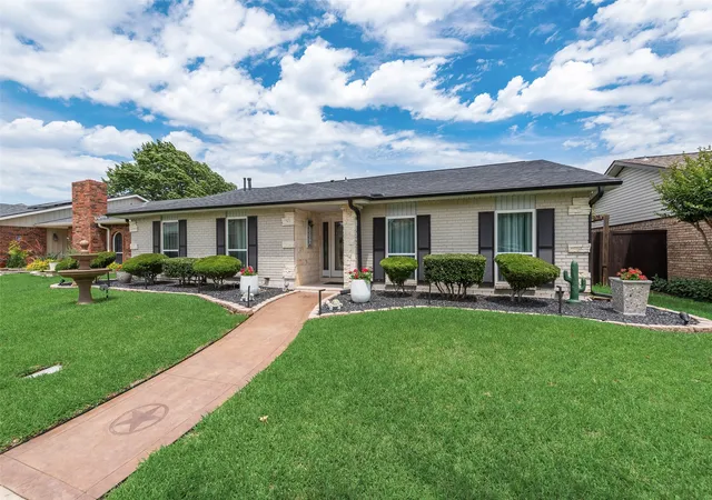 Photo 4 of Single family home for sale at 1911 White Rose Ln, Carrollton, TX 75007 | MLS# 21281515 | Listing updated on 2026-07-25