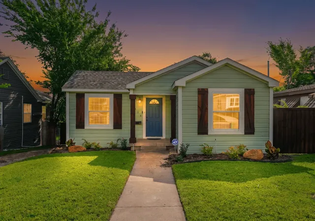 Photo 1 of Sale Pending at 414 Avenue I, Dallas, TX 75203 | MLS# 21278360 | Listing updated on 2026-09-25
