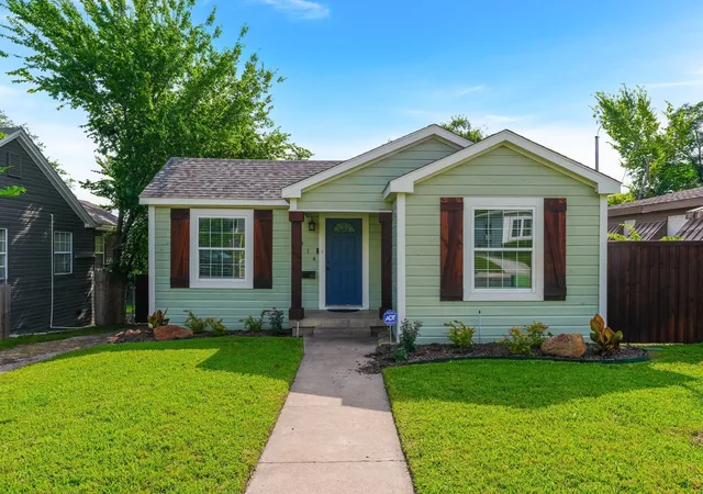 Photo 2 of Sale Pending at 414 Avenue I, Dallas, TX 75203 | MLS# 21278360 | Listing updated on 2026-09-25