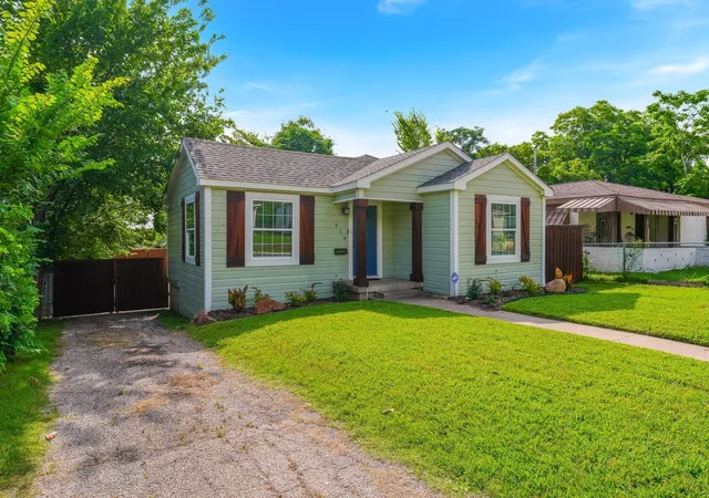 Photo 3 of Sale Pending at 414 Avenue I, Dallas, TX 75203 | MLS# 21278360 | Listing updated on 2026-09-25