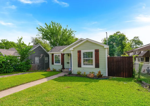 Photo 3 of Sale Pending at 414 Avenue I, Dallas, TX 75203 | MLS# 21278360 | Listing updated on 2026-09-25