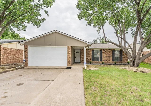 Photo 2 of Sale Pending at 6925 Sandstone Ct, Fort Worth, TX 76120 | MLS# 21283450 | Listing updated on 2026-07-21