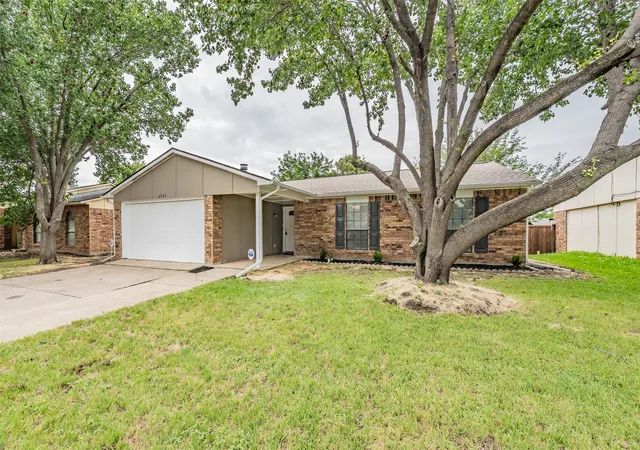Photo 3 of Sale Pending at 6925 Sandstone Ct, Fort Worth, TX 76120 | MLS# 21283450 | Listing updated on 2026-07-21
