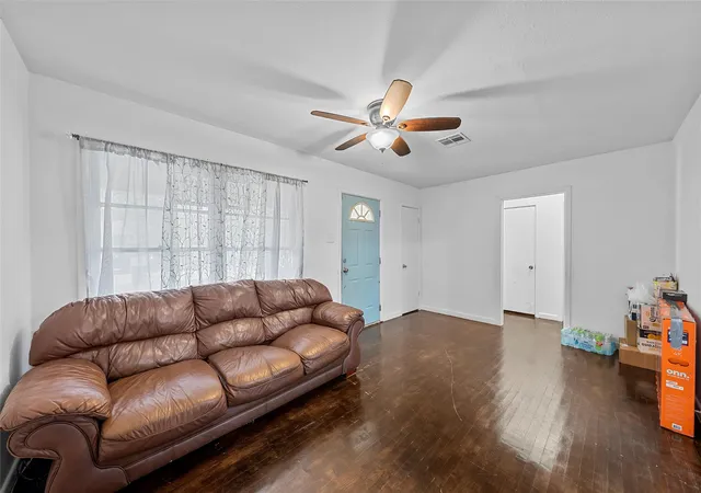 Photo 2 of Single family home for sale at 1905 Bell St, Waco, TX 76711 | MLS# 21283492 | Listing updated on 2026-08-24