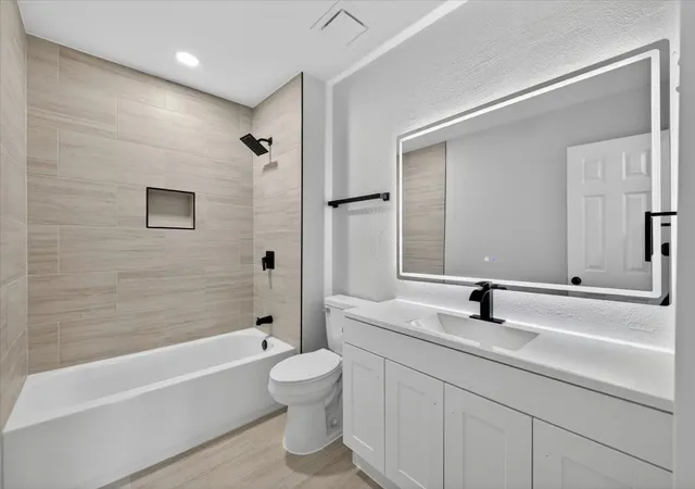 Photo 2 of Single family home for sale at 901 Huntington Dr, Lewisville, TX 75067 | MLS# 21283512 | Listing updated on 2026-07-28