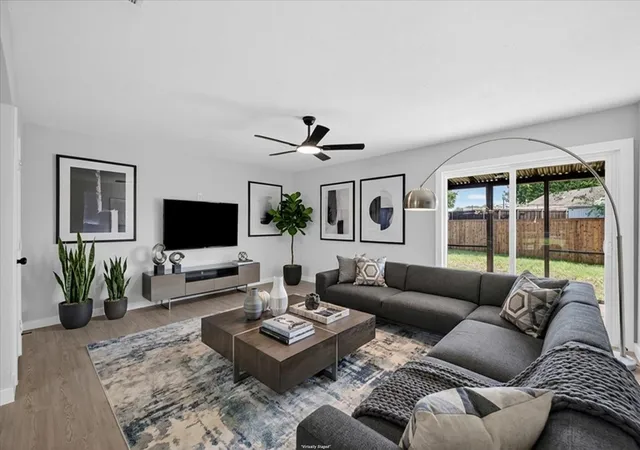Photo 3 of Single family home for sale at 901 Huntington Dr, Lewisville, TX 75067 | MLS# 21283512 | Listing updated on 2026-07-28