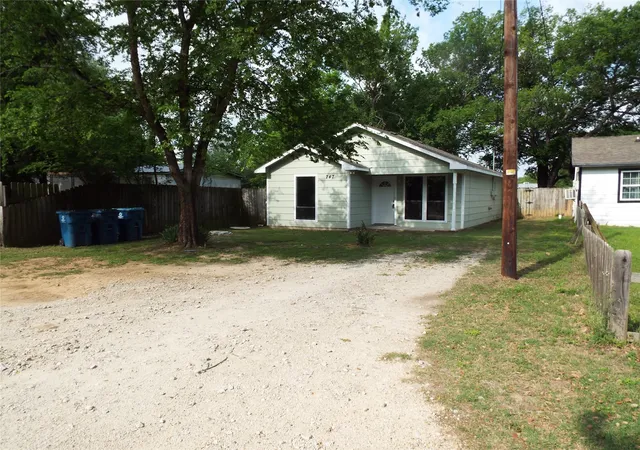 Photo 1 of Single family home for sale at 747 Luther Ln, Gun Barrel City, TX 75156 | MLS# 21283576 | Listing updated on 2026-07-16