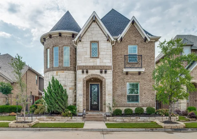 Photo 1 of Single family home for sale at 1328 Viridian Park Ln, Arlington, TX 76005 | MLS# 21282743 | Listing updated on 2026-09-25