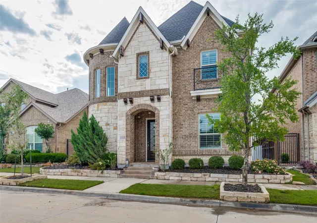 Photo 2 of Single family home for sale at 1328 Viridian Park Ln, Arlington, TX 76005 | MLS# 21282743 | Listing updated on 2026-09-25
