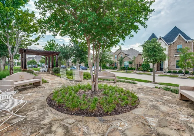 Photo 3 of Single family home for sale at 1328 Viridian Park Ln, Arlington, TX 76005 | MLS# 21282743 | Listing updated on 2026-09-25