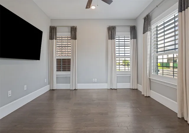 Photo 3 of Single family home for sale at 1328 Viridian Park Ln, Arlington, TX 76005 | MLS# 21282743 | Listing updated on 2026-09-25