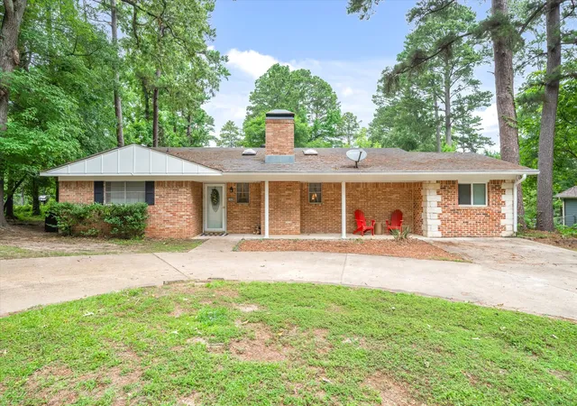 Homes for sale in Hideaway, TX | 1522 Tanglewood Dr E, Hideaway, TX 75771 | MLS# 21280374