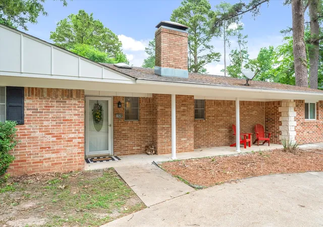 Homes for sale in Hideaway, TX | 1522 Tanglewood Dr E, Hideaway, TX 75771 | MLS# 21280374
