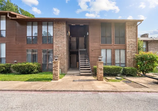 Homes for sale in Dallas, TX | 7522 Holly Hill Dr #8, Dallas, TX 75231 | MLS# 21283542