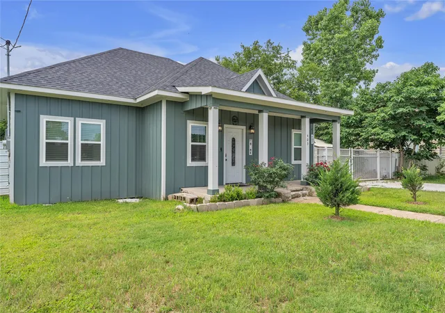 Homes for sale in Mineral Wells, TX | 403 13th St, Mineral Wells, TX 76067 | MLS# 21283569