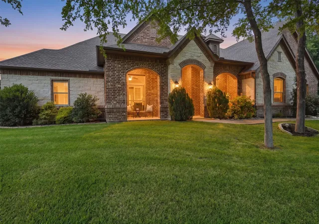 Photo 2 of Sale Pending at 10512 Estancia Ct, Fort Worth, TX 76108 | MLS# 21272713 | Listing updated on 2026-08-22