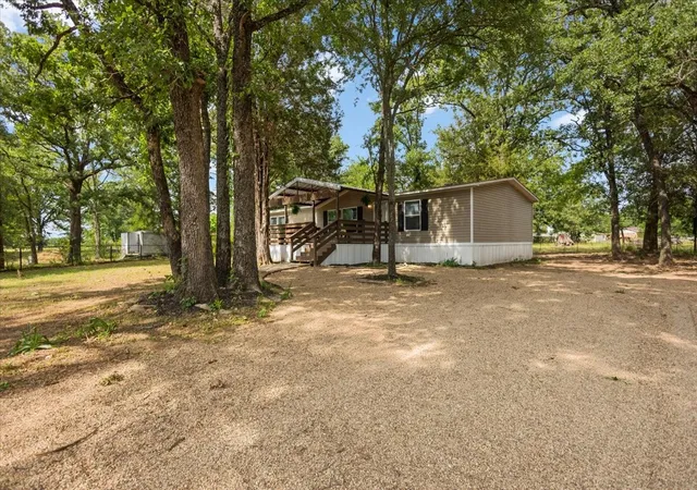 Photo 3 of Manufactured home for sale at 118 Cedar Ridge Dr, Eustace, TX 75124 | MLS# 21283619 | Listing updated on 2026-09-21