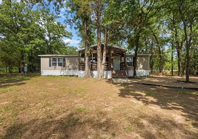 Photo 3 of Manufactured home for sale at 118 Cedar Ridge Dr, Eustace, TX 75124 | MLS# 21283619 | Listing updated on 2026-09-21