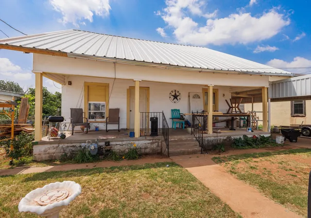 Homes for sale in Sweetwater, TX | 2202 Chester St, Sweetwater, TX 79556 | MLS# 21276385