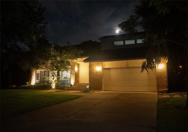 Photo 3 of Single family home for sale at 314 Santa Clara St, Irving, TX 75062 | MLS# 21283610 | Listing updated on 2026-10-07