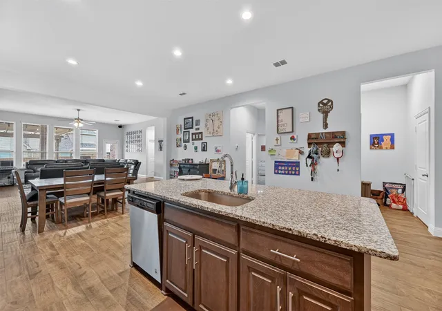 4th image of 11713 Wax Myrtle Trl, Fort Worth, TX 76108 | MLS# 21283656