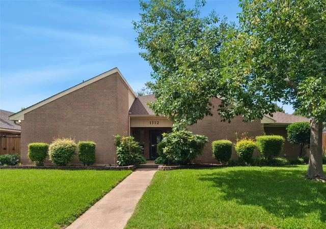 Photo 1 of Sale Pending at 1112 Horizon Trl, Richardson, TX 75081 | MLS# 21282724 | Listing updated on 2026-08-04