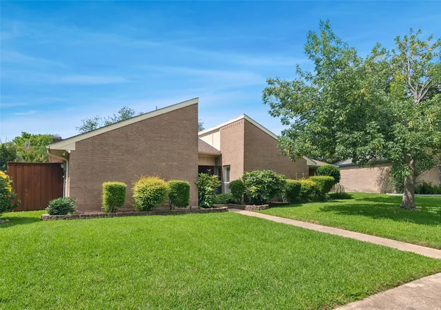 Photo 2 of Sale Pending at 1112 Horizon Trl, Richardson, TX 75081 | MLS# 21282724 | Listing updated on 2026-08-04
