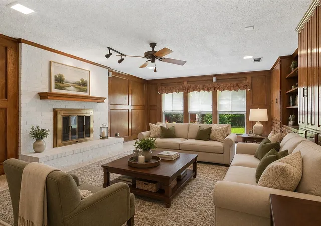 Photo 3 of Sale Pending at 1112 Horizon Trl, Richardson, TX 75081 | MLS# 21282724 | Listing updated on 2026-08-04