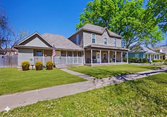 Photo 2 of Multi family home for sale at 909 W Chestnut St, Denison, TX 75020 | MLS# 21283331 | Listing updated on 2026-07-20