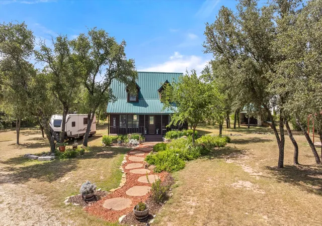 Photo 2 of Single family home for sale at 1170 Diamond Oaks Rd, Stephenville, TX 76401 | MLS# 21283641 | Listing updated on 2026-08-29