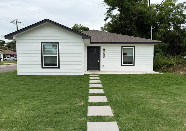 Photo 2 of Single family home for sale at 1225 Turner St, Waco, TX 76704 | MLS# 21282390 | Listing updated on 2026-07-16
