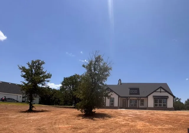 Photo 3 of Sale Pending at 165 Oak Grove Wy, Springtown, TX 76082 | MLS# 21283716 | Listing updated on 2026-07-13