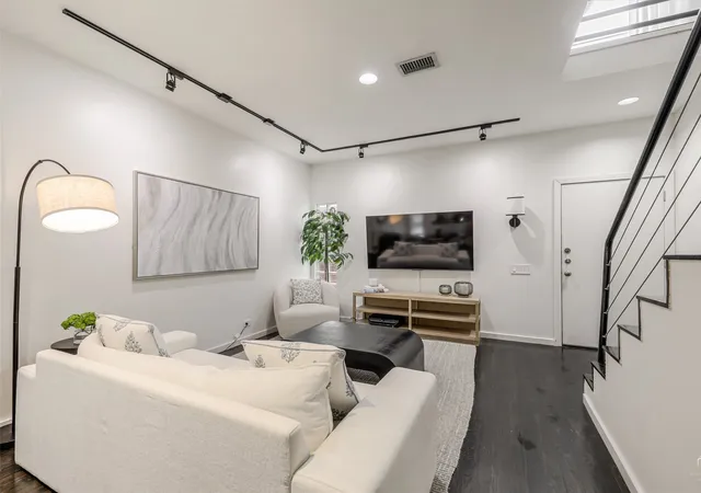 Photo 2 of Condo for sale at 4242 Buena Vista St #21, Dallas, TX 75205 | MLS# 21251548 | Listing updated on 2026-09-23