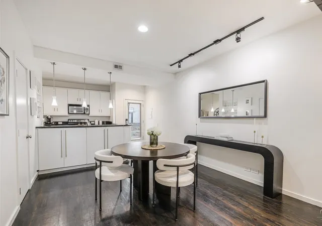 Listing Photo 4 - Condo for sale in building located at 4242 Buena Vis St, Dallas, TX 75205 - Unit #21
