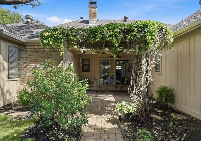 Photo 3 of Single family home for sale at 2247 Valley Mill, Carrollton, TX 75006 | MLS# 21282466 | Listing updated on 2026-10-03