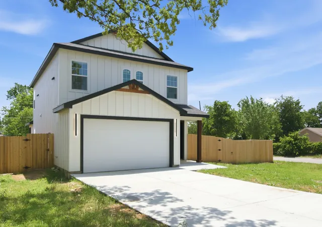Photo 2 of Single family home for sale at 1013 Duff Ct, Fort Worth, TX 76112 | MLS# 21283584 | Listing updated on 2026-07-06
