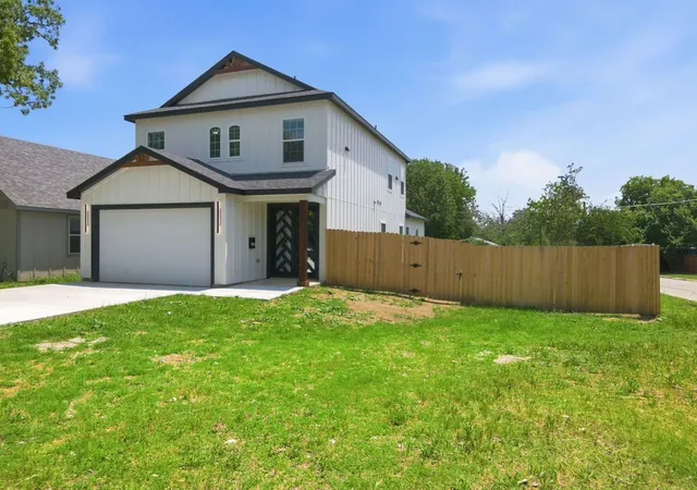 Photo 3 of Single family home for sale at 1013 Duff Ct, Fort Worth, TX 76112 | MLS# 21283584 | Listing updated on 2026-07-06