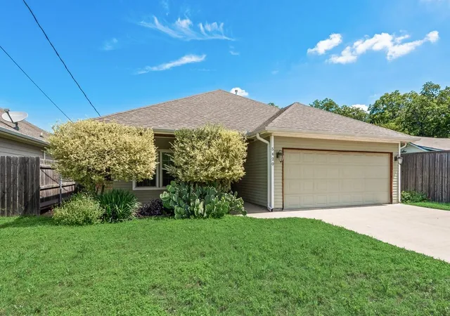 Photo 2 of Sale Pending at 5420 Meandering Rd, River Oaks, TX 76114 | MLS# 21283845 | Listing updated on 2026-07-05