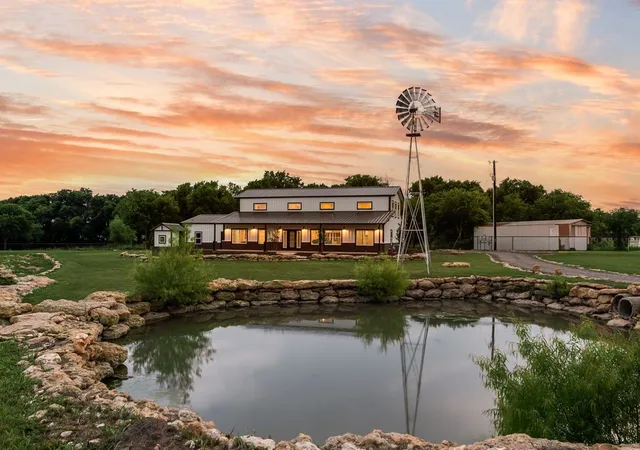 Photo 2 of Single family home for sale at 11167 Plainview Rd, Krum, TX 76249 | MLS# 21283862 | Listing updated on 2026-07-26