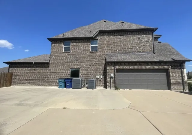 Photo 2 of Single family home for sale at 321 Equestrian Dr, Waxahachie, TX 75165 | MLS# 21283833 | Listing updated on 2026-08-04
